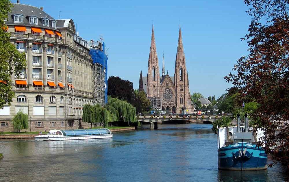 Naviguez sur l'Ill à Strasbourg à bord de nos bateaux électriques