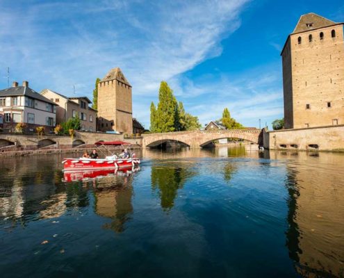 La Petite France et les Ponts Couverts : découvrez le centre de Strasbourg en bateau électrique